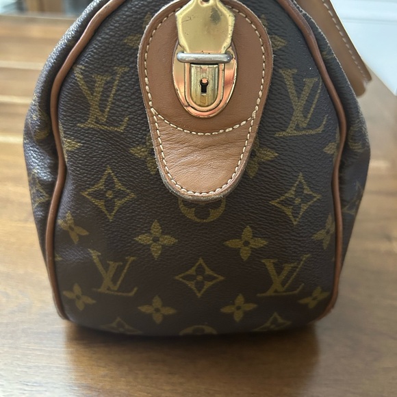 SOLD****Authentic Vintage Louis Vuitton Monogram Speedy 25 - Picture 4 of 16